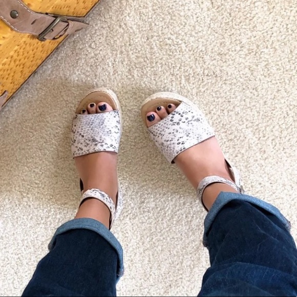 Snake Skin Chunky Espadrille Flatform Wedge Sandal - Picture 4 of 8